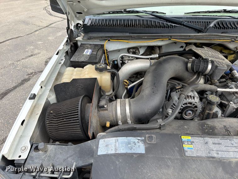 image for item DV0920 2004 Chevrolet Silverado 3500 Crew Cab pickup truck
