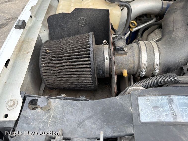 image for item DV0920 2004 Chevrolet Silverado 3500 Crew Cab pickup truck