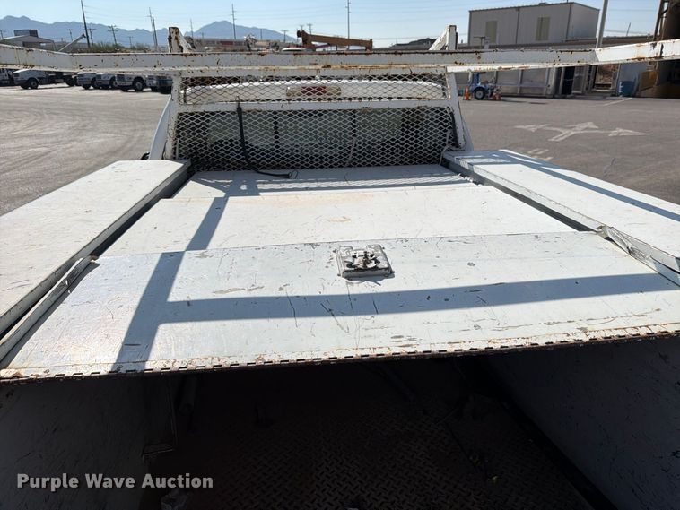 image for item DV8618 2002 Ford F250 Super Duty utility bed pickup truck