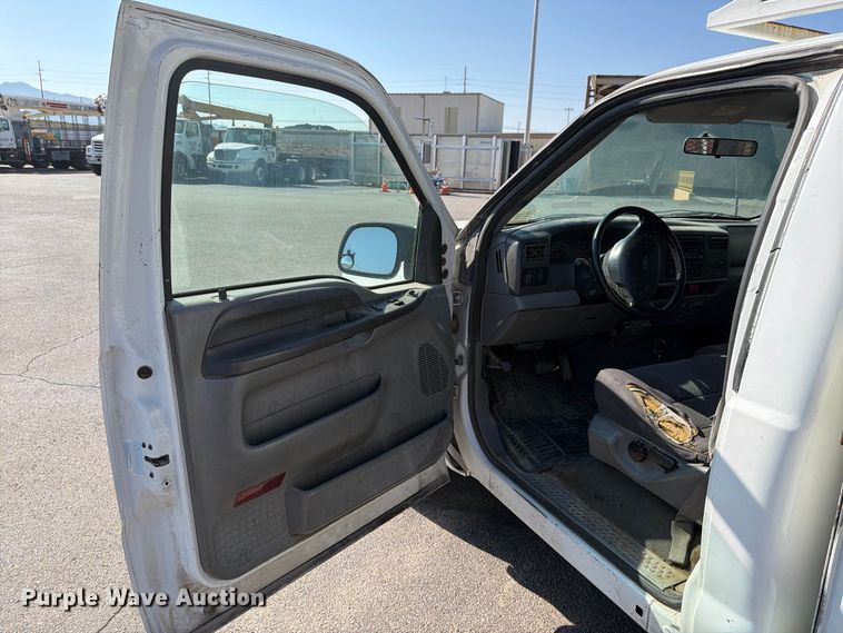 image for item DV8618 2002 Ford F250 Super Duty utility bed pickup truck