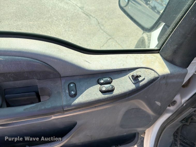 image for item DV8618 2002 Ford F250 Super Duty utility bed pickup truck