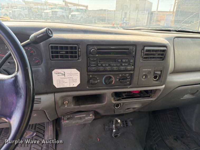 image for item DV8618 2002 Ford F250 Super Duty utility bed pickup truck