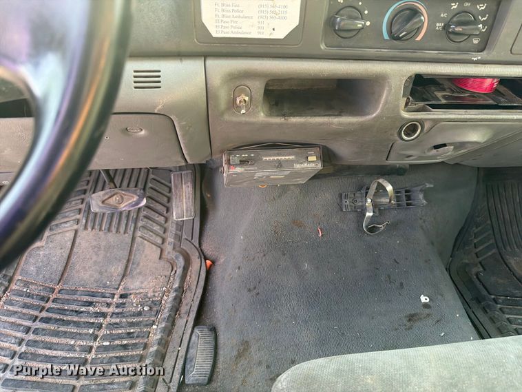 image for item DV8618 2002 Ford F250 Super Duty utility bed pickup truck