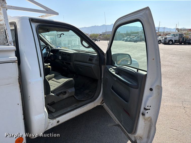 image for item DV8618 2002 Ford F250 Super Duty utility bed pickup truck