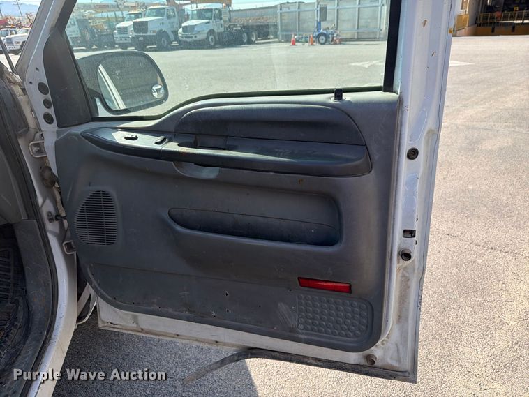 image for item DV8618 2002 Ford F250 Super Duty utility bed pickup truck