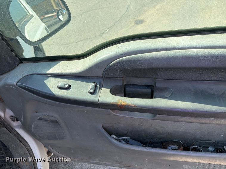 image for item DV8618 2002 Ford F250 Super Duty utility bed pickup truck