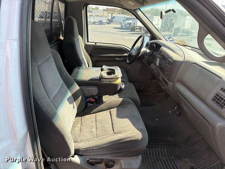 image for item DV8618 2002 Ford F250 Super Duty utility bed pickup truck