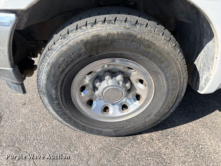 image for item DV8618 2002 Ford F250 Super Duty utility bed pickup truck