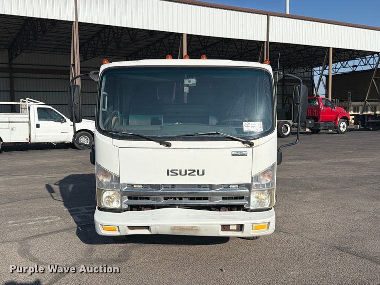 image for item DV8622 2008 Isuzu NPR truck cab and chassis