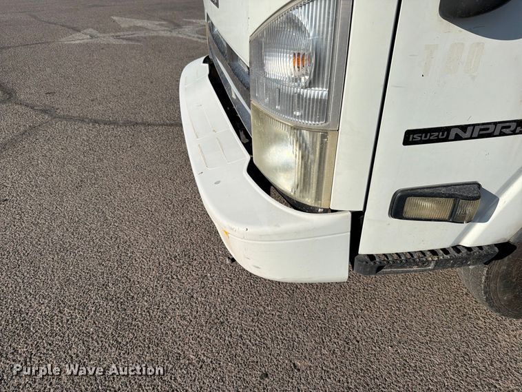 image for item DV8622 2008 Isuzu NPR truck cab and chassis