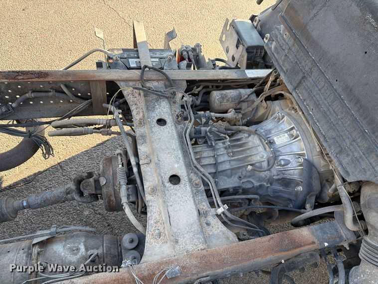 image for item DV8622 2008 Isuzu NPR truck cab and chassis