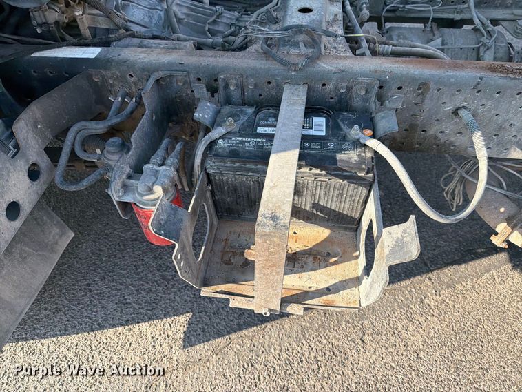 image for item DV8622 2008 Isuzu NPR truck cab and chassis