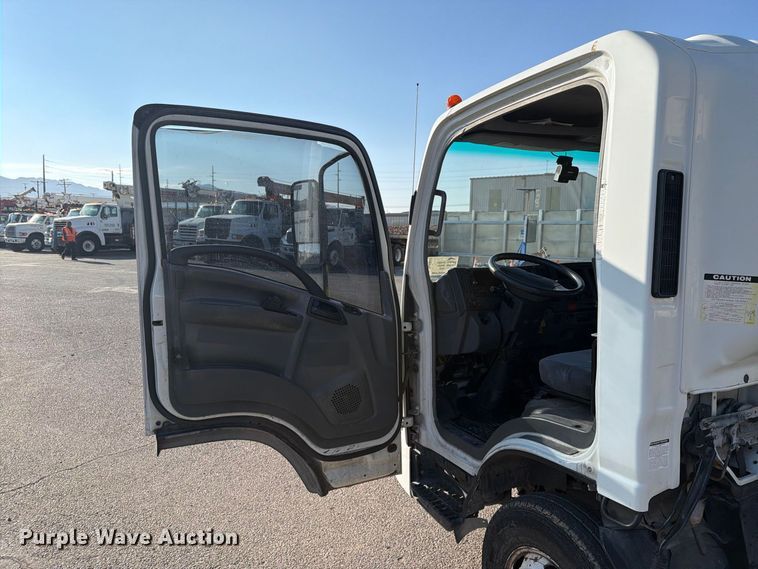image for item DV8622 2008 Isuzu NPR truck cab and chassis