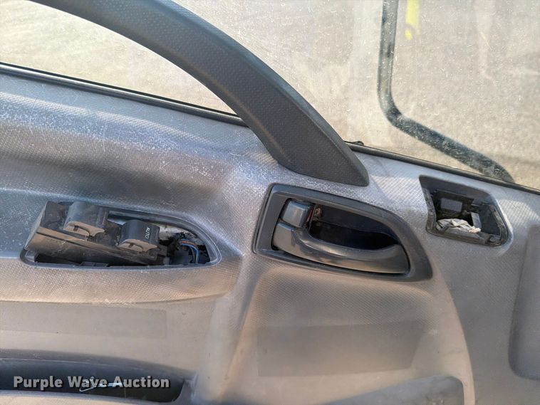 image for item DV8622 2008 Isuzu NPR truck cab and chassis