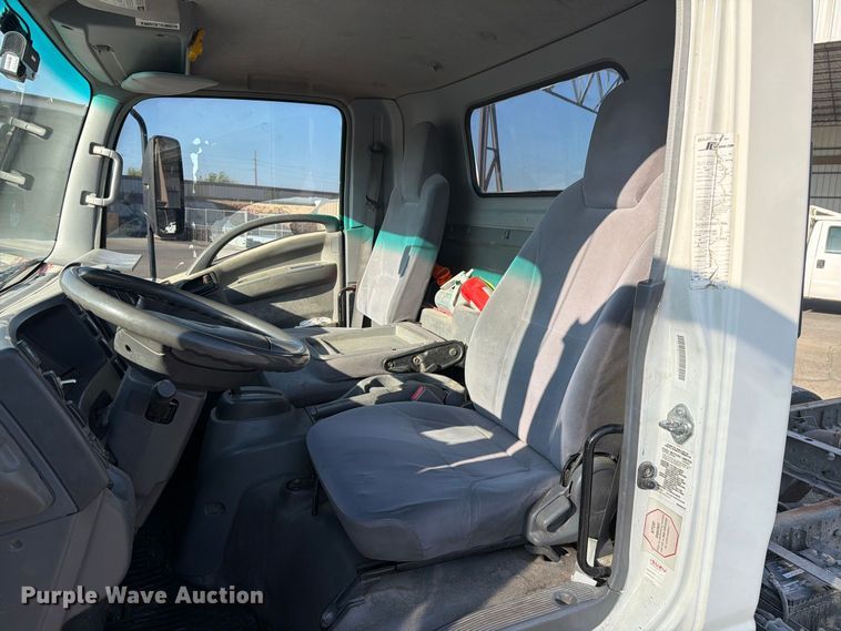 image for item DV8622 2008 Isuzu NPR truck cab and chassis