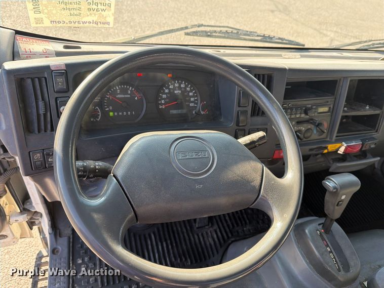 image for item DV8622 2008 Isuzu NPR truck cab and chassis