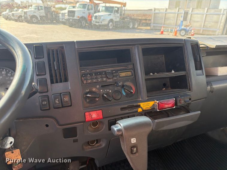 image for item DV8622 2008 Isuzu NPR truck cab and chassis