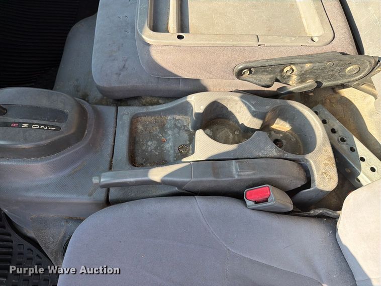 image for item DV8622 2008 Isuzu NPR truck cab and chassis