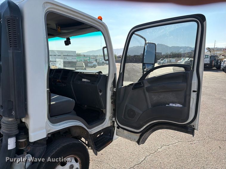 image for item DV8622 2008 Isuzu NPR truck cab and chassis