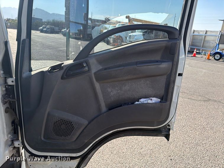 image for item DV8622 2008 Isuzu NPR truck cab and chassis