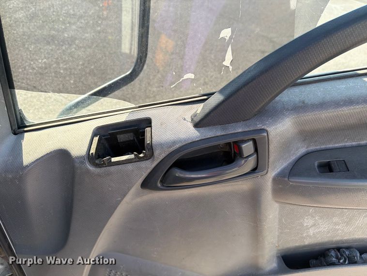 image for item DV8622 2008 Isuzu NPR truck cab and chassis