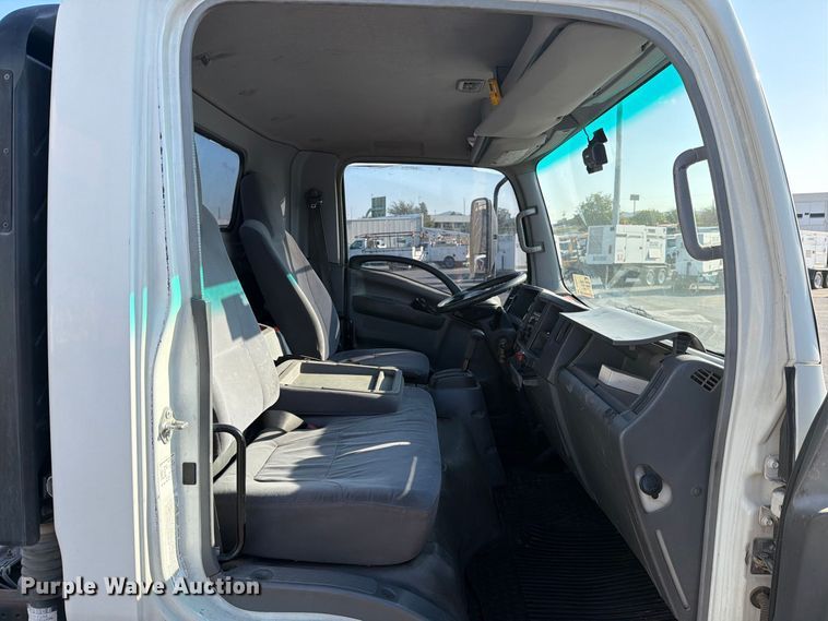 image for item DV8622 2008 Isuzu NPR truck cab and chassis