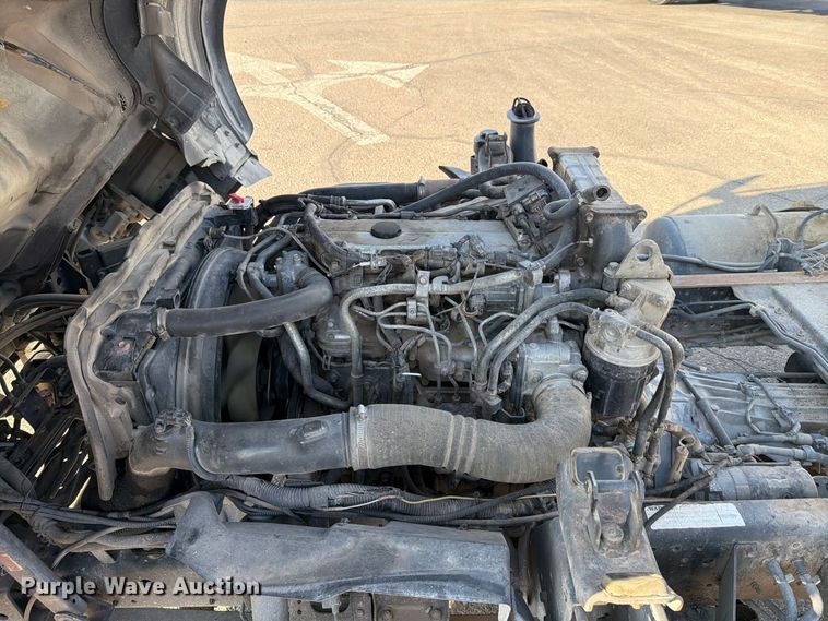 image for item DV8622 2008 Isuzu NPR truck cab and chassis