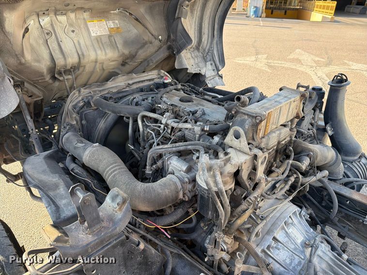 image for item DV8622 2008 Isuzu NPR truck cab and chassis