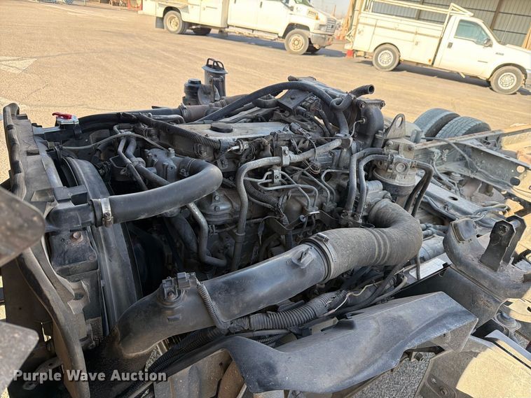 image for item DV8622 2008 Isuzu NPR truck cab and chassis