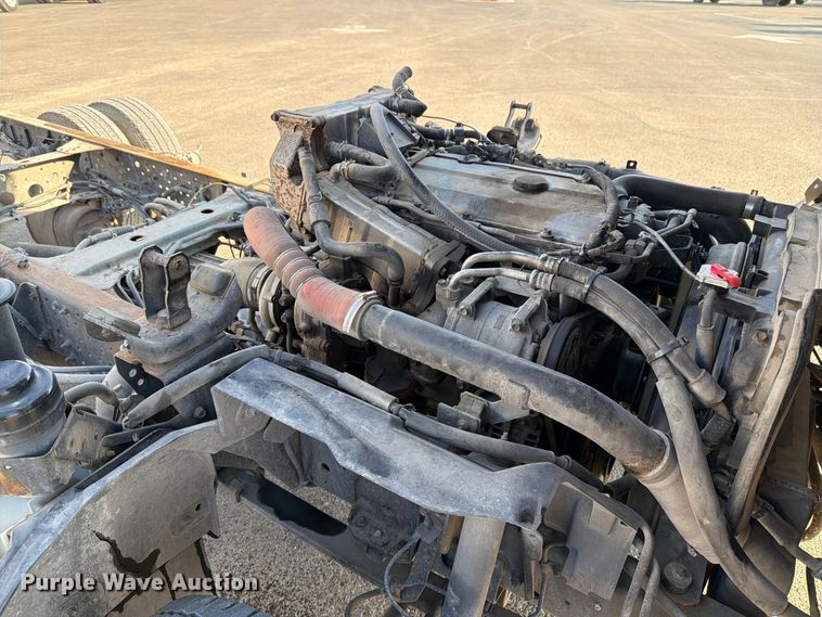 image for item DV8622 2008 Isuzu NPR truck cab and chassis
