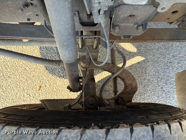 image for item DV8622 2008 Isuzu NPR truck cab and chassis