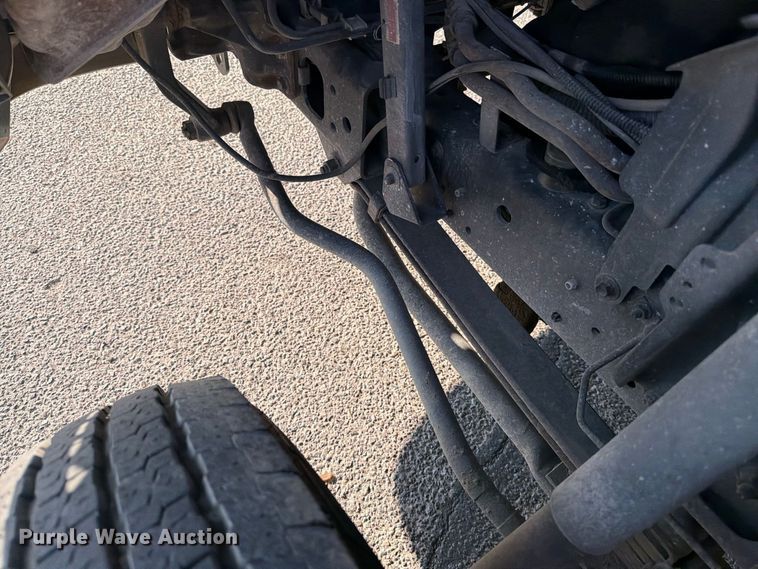 image for item DV8622 2008 Isuzu NPR truck cab and chassis