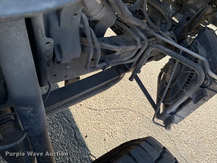 image for item DV8622 2008 Isuzu NPR truck cab and chassis