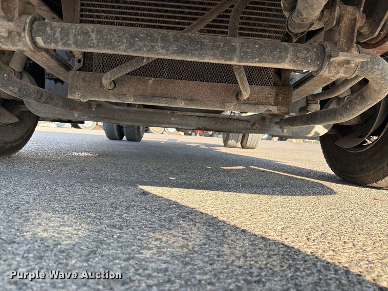 image for item DV8622 2008 Isuzu NPR truck cab and chassis