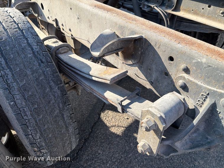image for item DV8622 2008 Isuzu NPR truck cab and chassis
