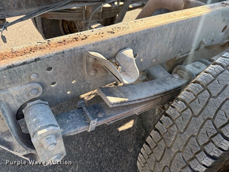 image for item DV8622 2008 Isuzu NPR truck cab and chassis