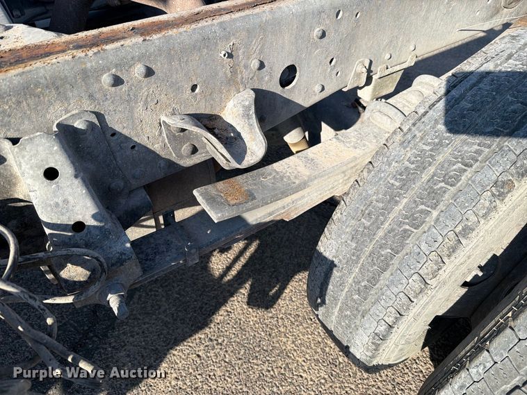 image for item DV8622 2008 Isuzu NPR truck cab and chassis