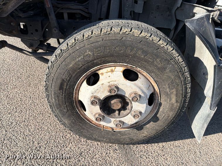 image for item DV8622 2008 Isuzu NPR truck cab and chassis