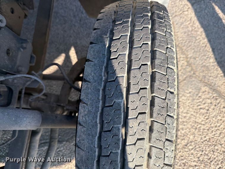 image for item DV8622 2008 Isuzu NPR truck cab and chassis