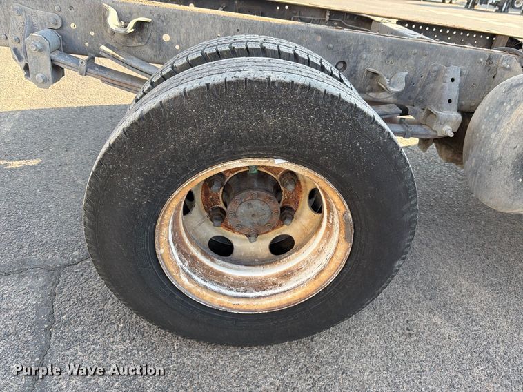 image for item DV8622 2008 Isuzu NPR truck cab and chassis