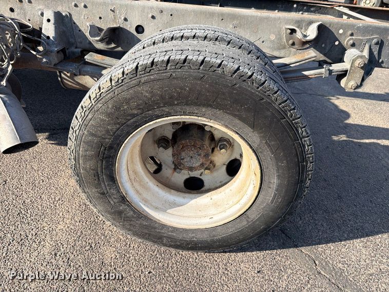 image for item DV8622 2008 Isuzu NPR truck cab and chassis