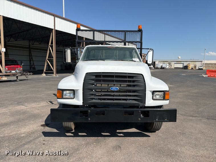image for item DV8623 1997 Ford F800 flatbed truck