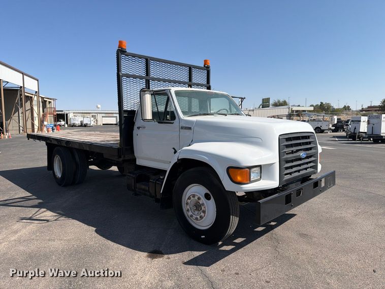 image for item DV8623 1997 Ford F800 flatbed truck