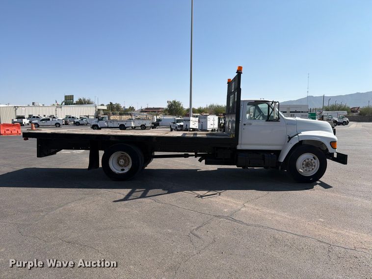 image for item DV8623 1997 Ford F800 flatbed truck