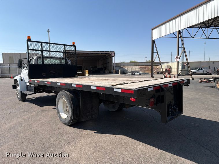 image for item DV8623 1997 Ford F800 flatbed truck