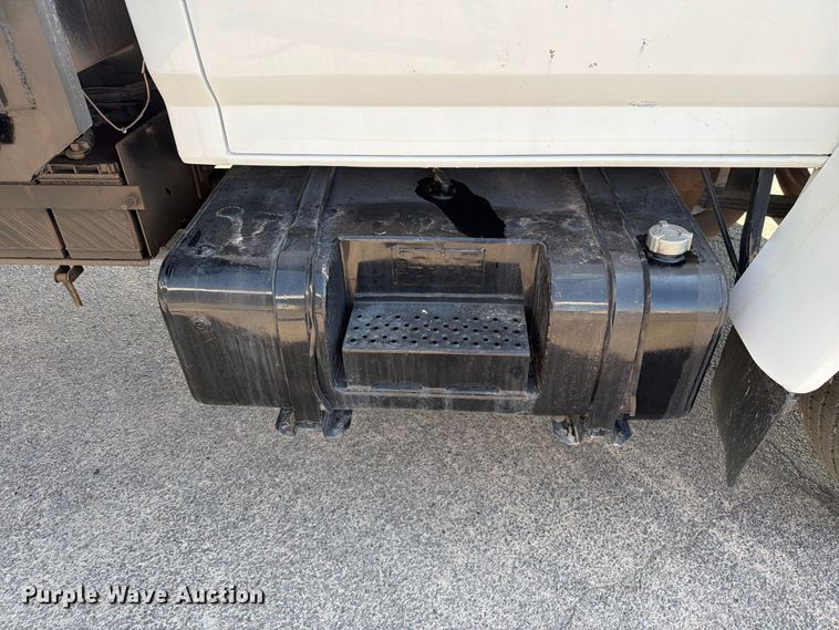 image for item DV8623 1997 Ford F800 flatbed truck