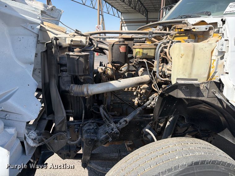 image for item DV8623 1997 Ford F800 flatbed truck