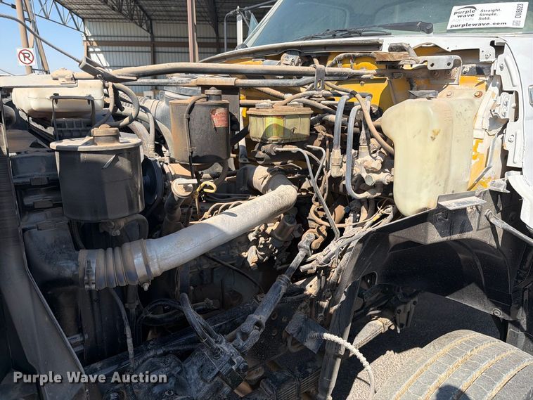image for item DV8623 1997 Ford F800 flatbed truck