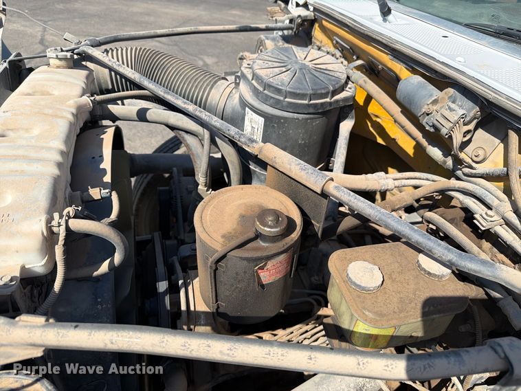 image for item DV8623 1997 Ford F800 flatbed truck