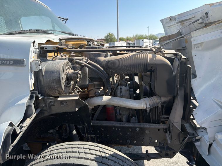image for item DV8623 1997 Ford F800 flatbed truck